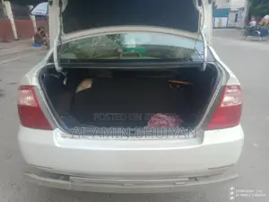 টয়োটা করোলা সেডান ২০০৫ সাদা