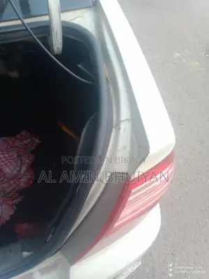 টয়োটা করোলা সেডান ২০০৫ সাদা