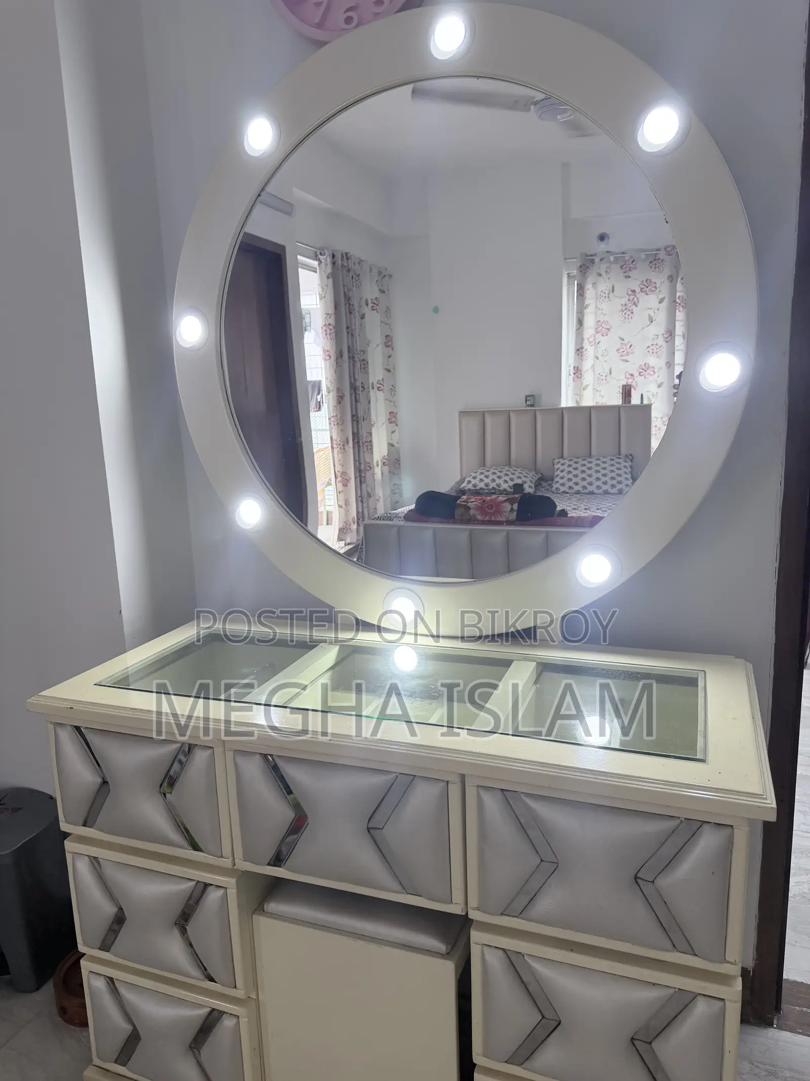 Stylish Elegant Dressing Table Up for Sell