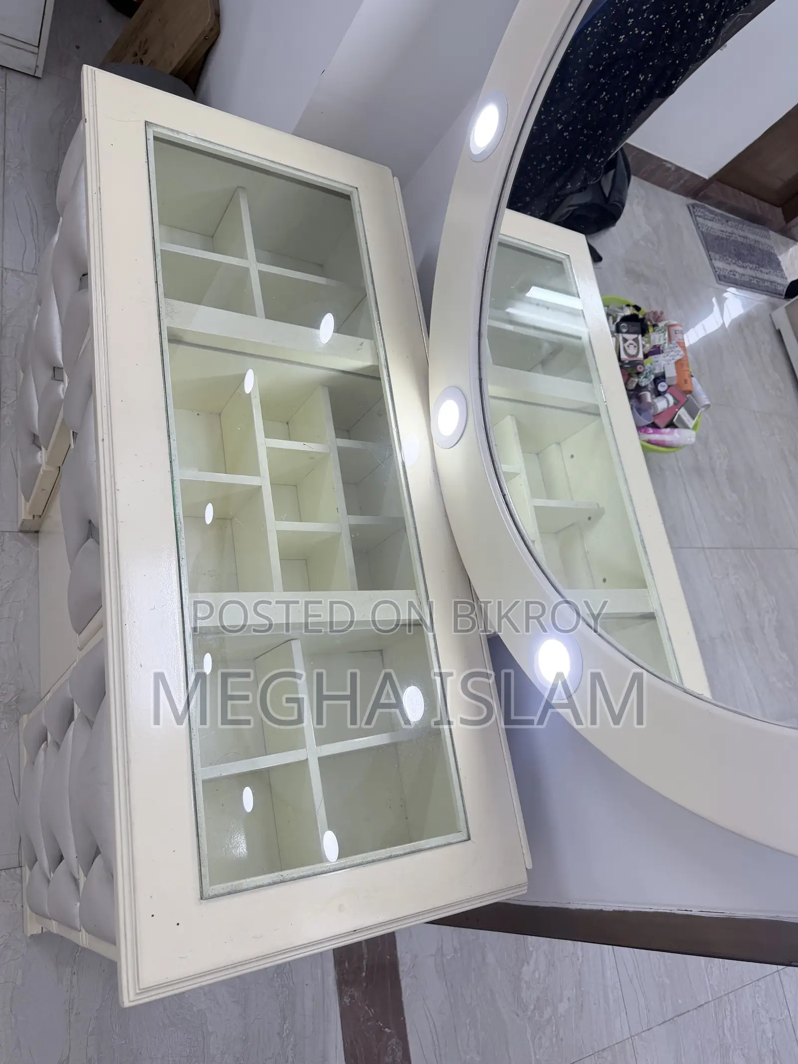Stylish Elegant Dressing Table Up for Sell