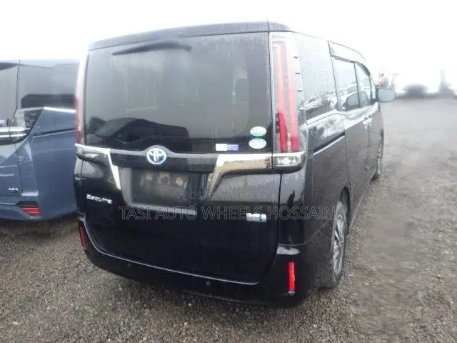 Toyota Esquire 1.8 Front-Wheel Drive Hybrid (7-Seater) 2020 Black