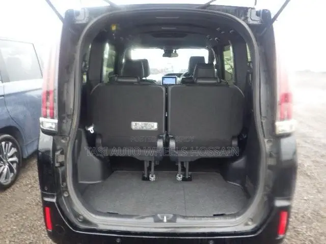 Toyota Esquire 1.8 Front-Wheel Drive Hybrid (7-Seater) 2020 Black