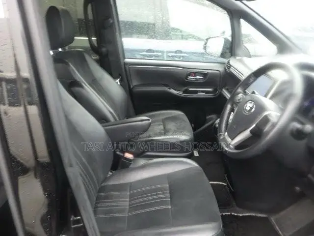Toyota Esquire 1.8 Front-Wheel Drive Hybrid (7-Seater) 2020 Black