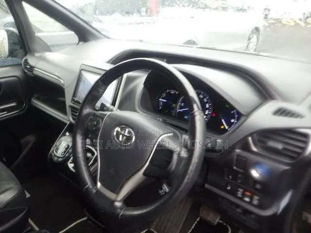 Toyota Esquire 1.8 Front-Wheel Drive Hybrid (7-Seater) 2020 Black