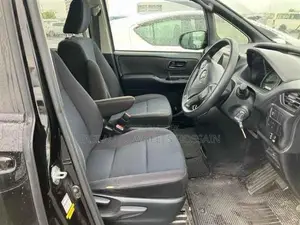 Toyota Noah 1.8 Front-Wheel Drive Hybrid (7 seater) 2021 Black