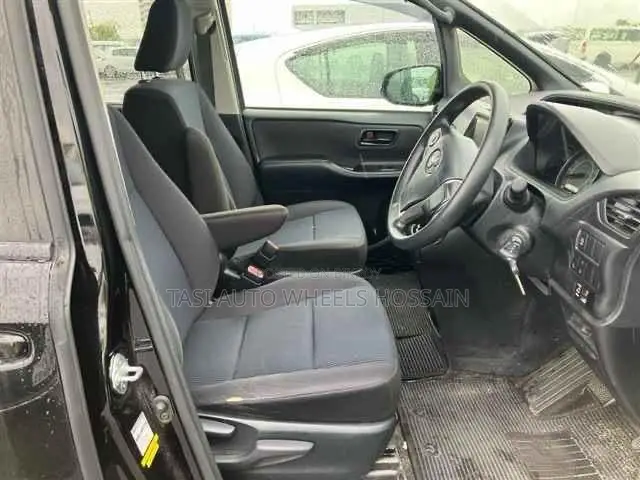 Toyota Noah 1.8 Front-Wheel Drive Hybrid (7 seater) 2021 Black
