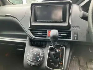 Toyota Noah 1.8 Front-Wheel Drive Hybrid (7 seater) 2021 Black
