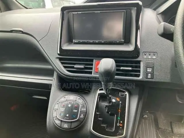 Toyota Noah 1.8 Front-Wheel Drive Hybrid (7 seater) 2021 Black