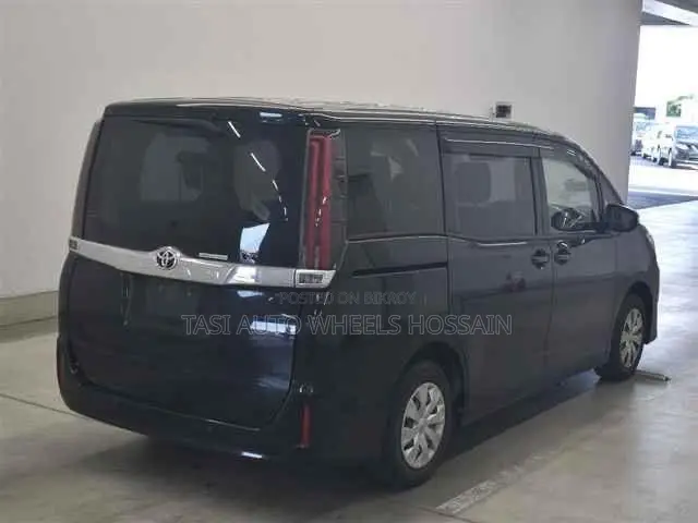 Toyota Noah 1.8 Front-Wheel Drive Hybrid (7 seater) 2021 Black