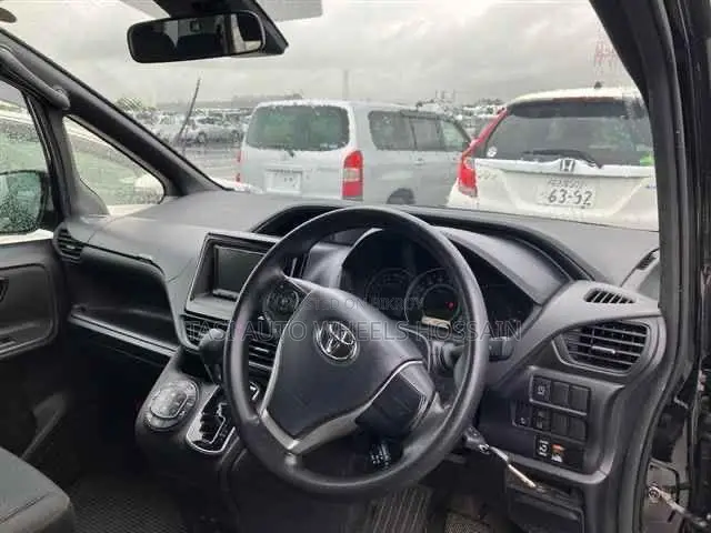 Toyota Noah 1.8 Front-Wheel Drive Hybrid (7 seater) 2021 Black
