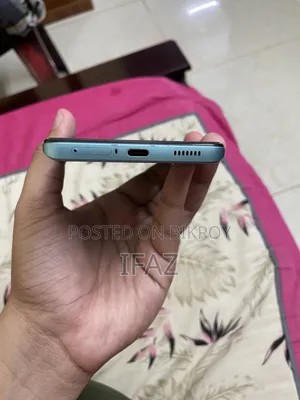 আইকিউওও ১২৮ জিবি