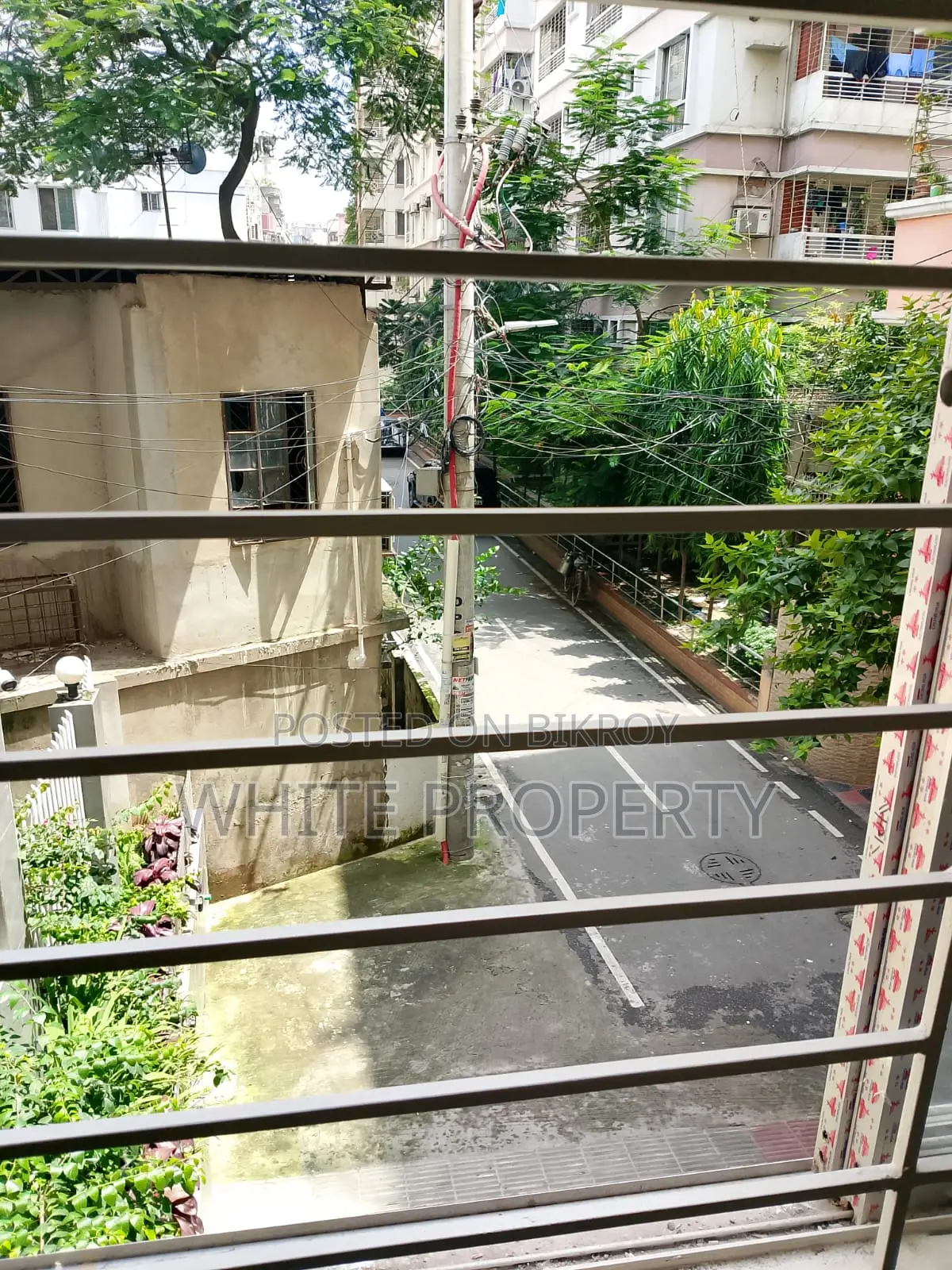 মোহাম্মদপুরে হোয়াইট প্রপার্টিতে ৩ বেডরুমের অ্যাপার্টমেন্ট বিক্রয়