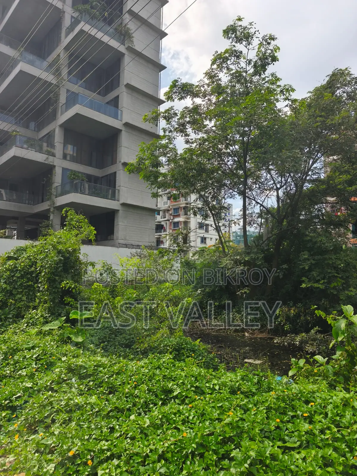 এল ব্লক ৫০০ সিরিয়াল ৩+৩=৬ কাটা প্লট বিক্রি