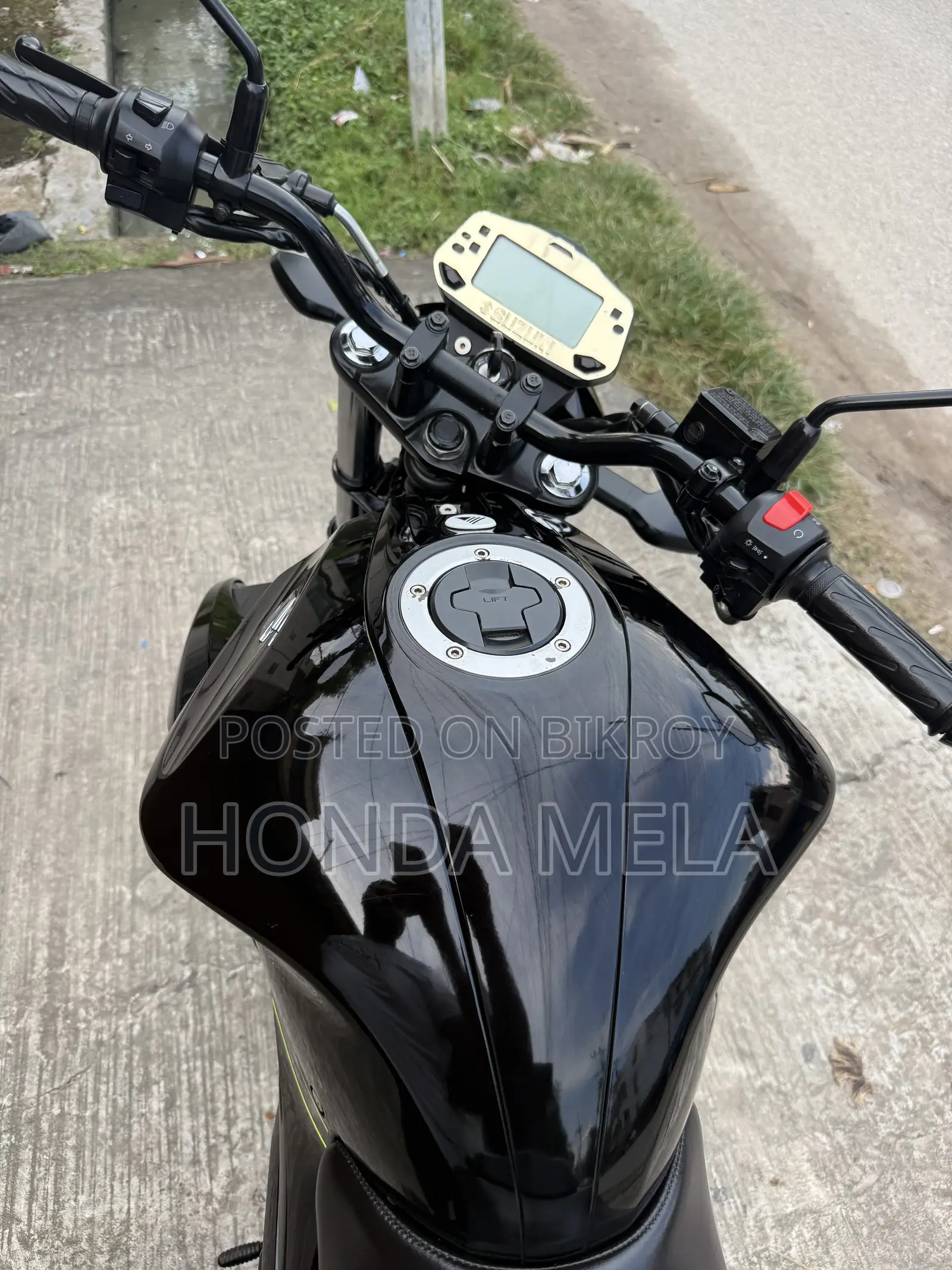 সুজুকি জিক্সার ২০২৪ ব্ল্যাক