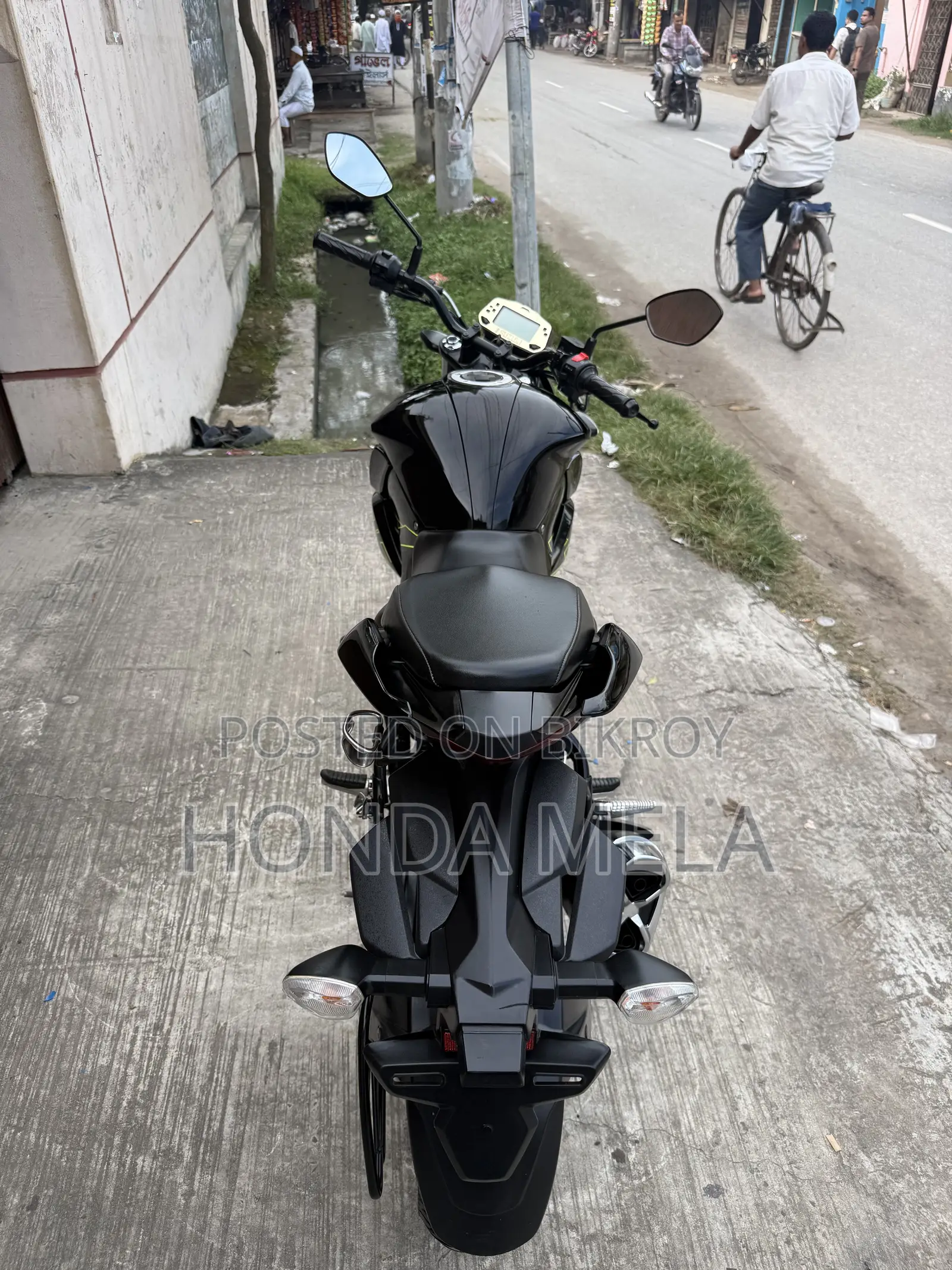 সুজুকি জিক্সার ২০২৪ ব্ল্যাক