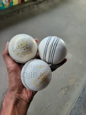ক্রিকেট খেলার কাঠের বল