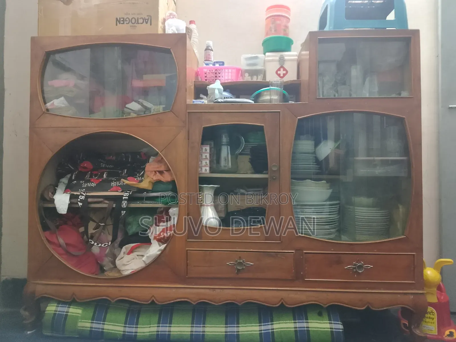 সেগুন কাঠের শোকেস
