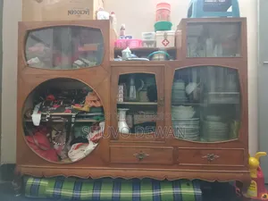 সেগুন কাঠের শোকেস