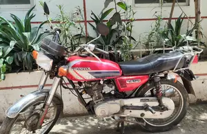 Honda 2003 Red