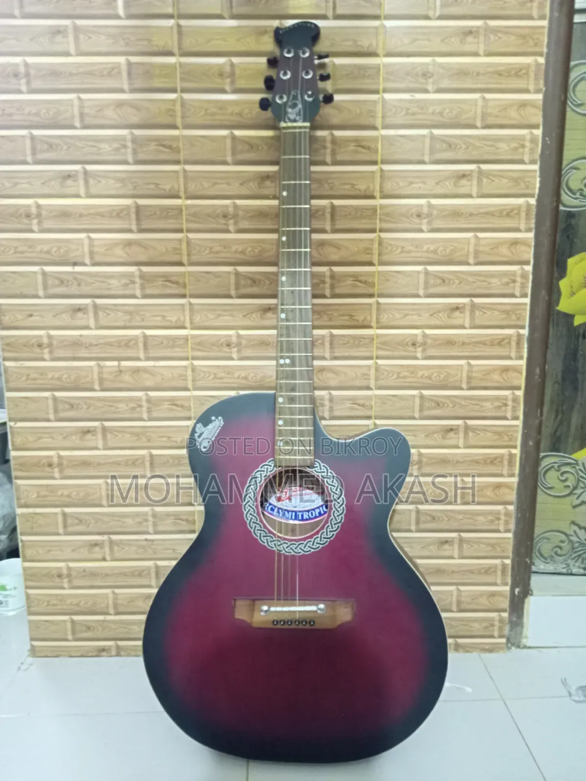 Guitar for Sale 4000 TK Fixed Price