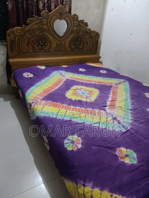 কাঠের খাট এবং মেট-টেস