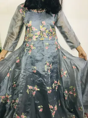 পার্টি গাউন বিক্রির জন্য
