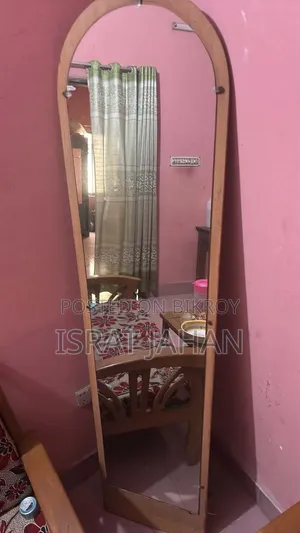 একটি আয়না বিক্রি হবে