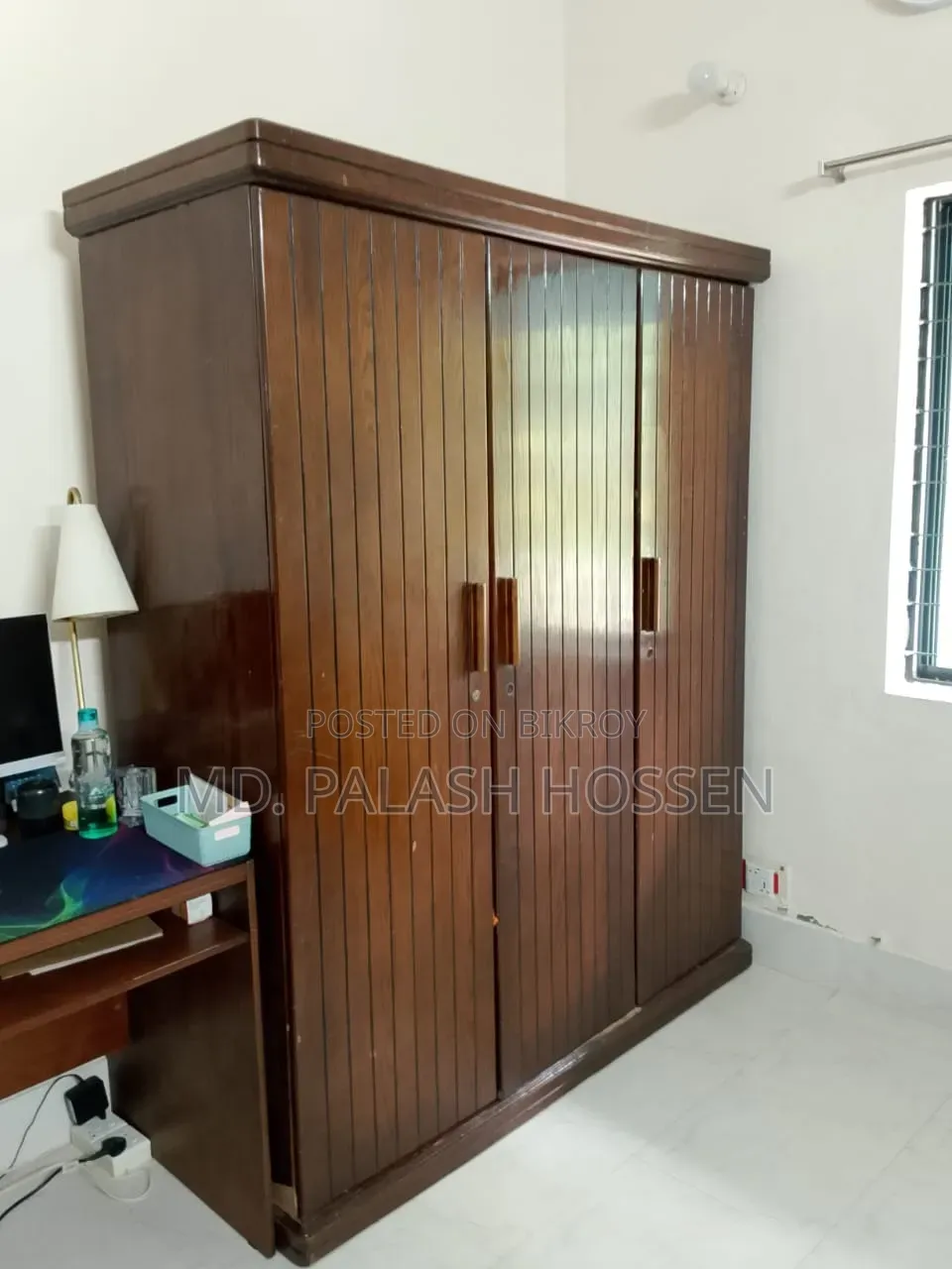 মালয়েশিয়ান উডেন কাঠের আলমারি বিক্রয় করা হইবে।