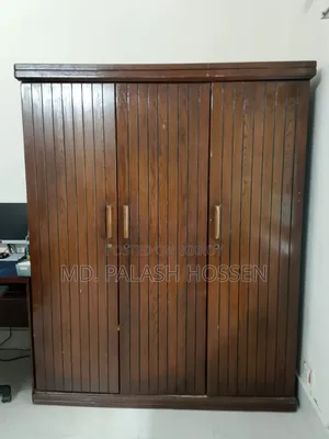মালয়েশিয়ান উডেন কাঠের আলমারি বিক্রয় করা হইবে।