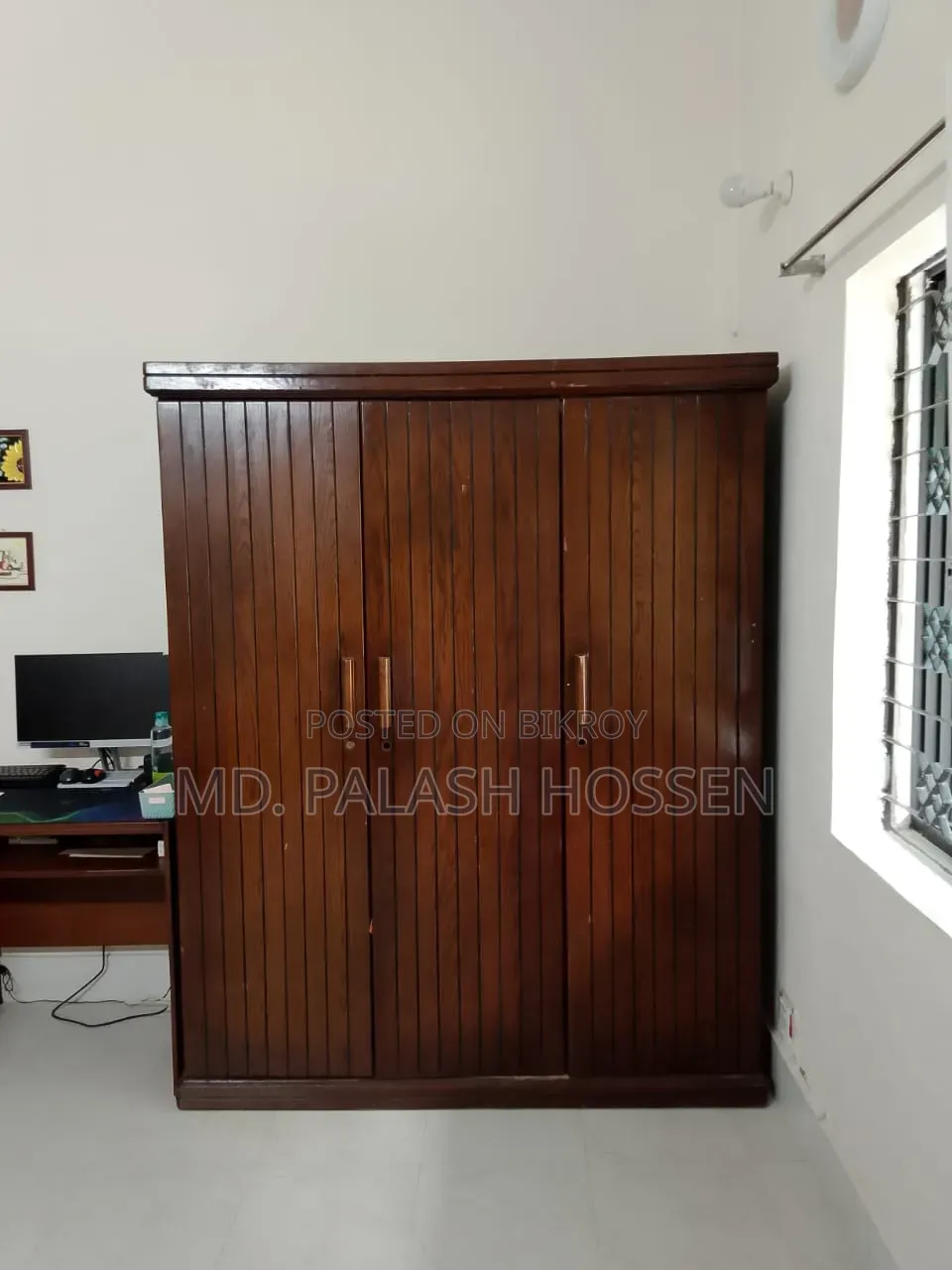মালয়েশিয়ান উডেন কাঠের আলমারি বিক্রয় করা হইবে।