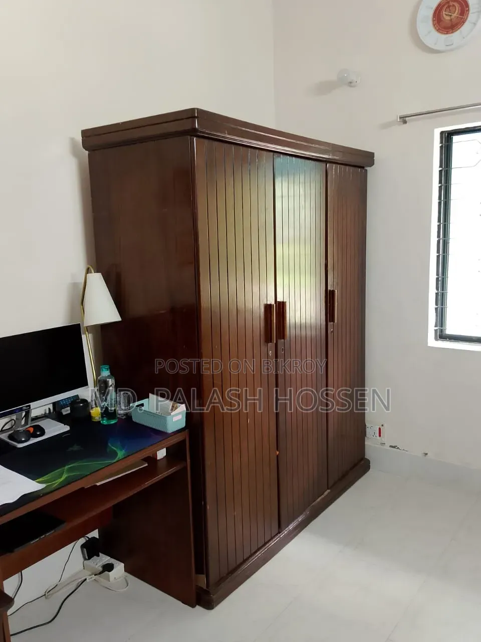মালয়েশিয়ান উডেন কাঠের আলমারি বিক্রয় করা হইবে।