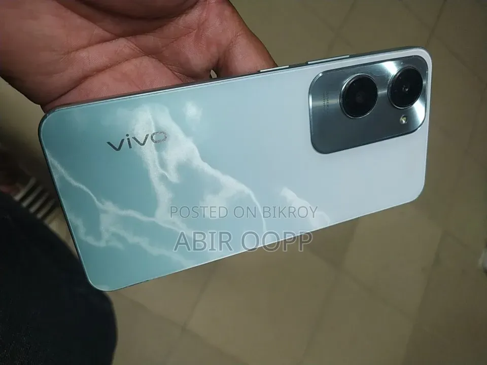 Vivo Y18 128 GB Silver
