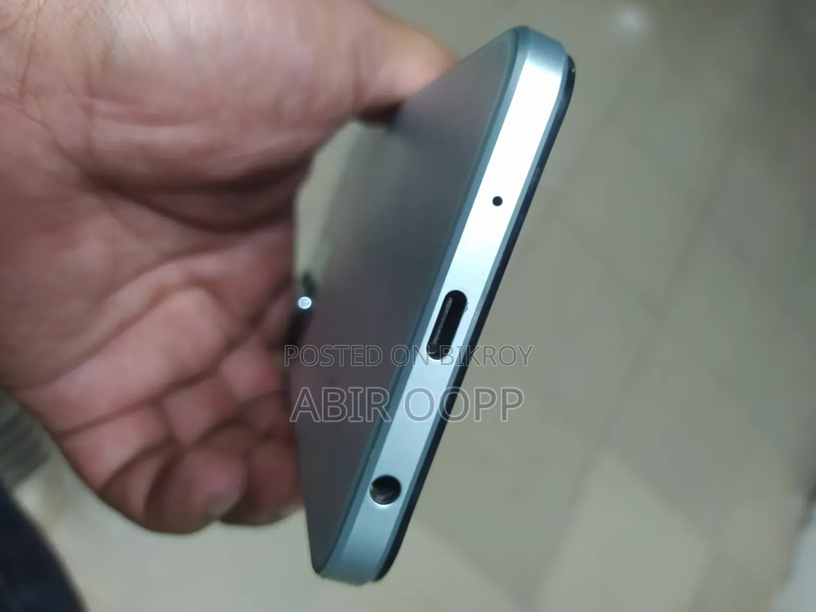Vivo Y18 128 GB Silver