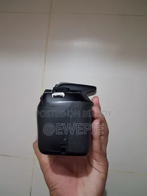 Canon EOS 1300D + 18-55mm Kit Lens