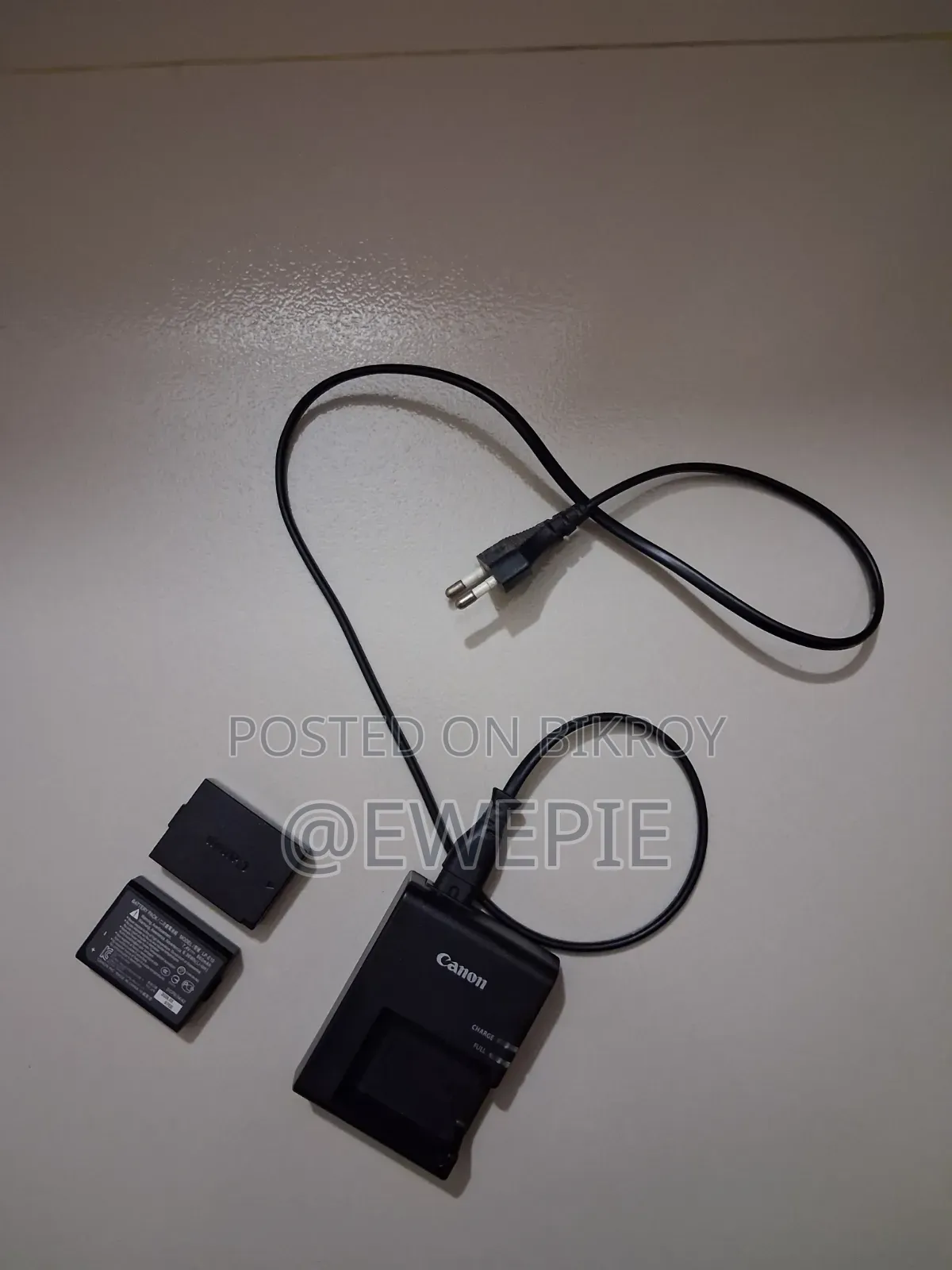 Canon EOS 1300D + 18-55mm Kit Lens