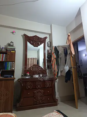 ড্রেসিং টেবিল