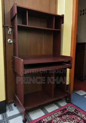 Sturdy Computer Table in Fresh Condition for Sale