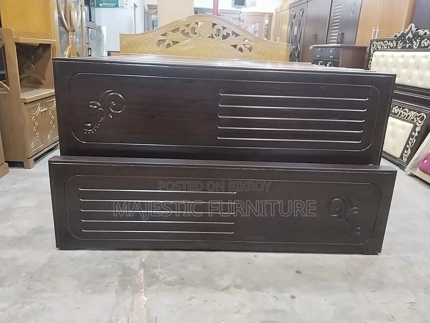 5/7 Feet Lacquered Bed