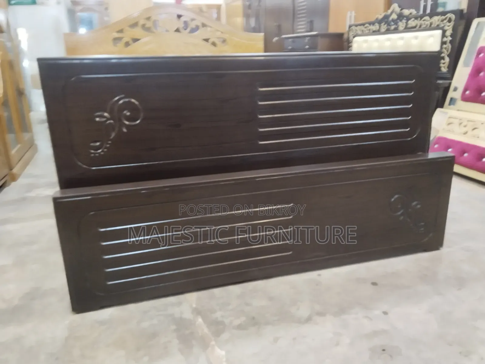 5/7 Feet Lacquered Bed