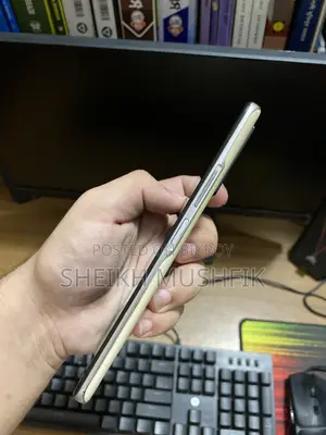 আইকিউওও ২৫৬ জিবি হোয়াইট