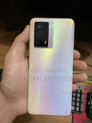 iQOO 256 GB White