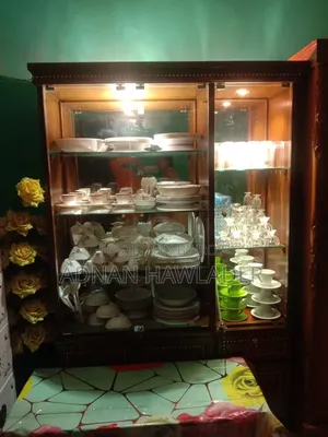 শোকেস/ক্যাবিনেট
