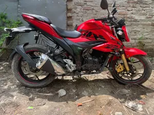 সুজুকি জিক্সার ২০২৩ লাল
