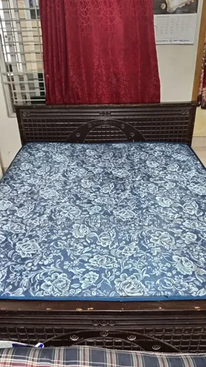 খাট বিক্রয় করা হবে (৬ বাই ৭ ফুট)