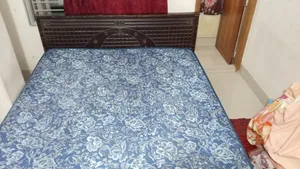 খাট বিক্রয় করা হবে (৬ বাই ৭ ফুট)