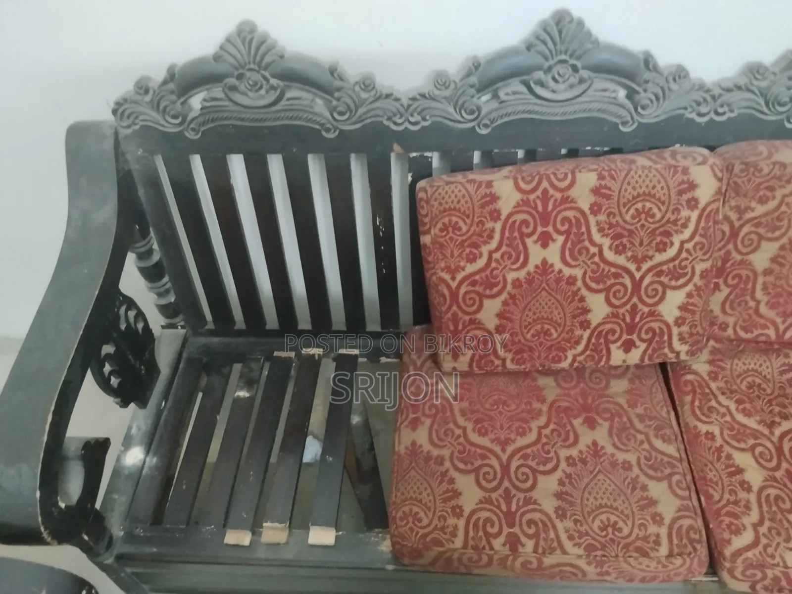 খুব কম দামে এগুলোর জরুরি বিক্রি