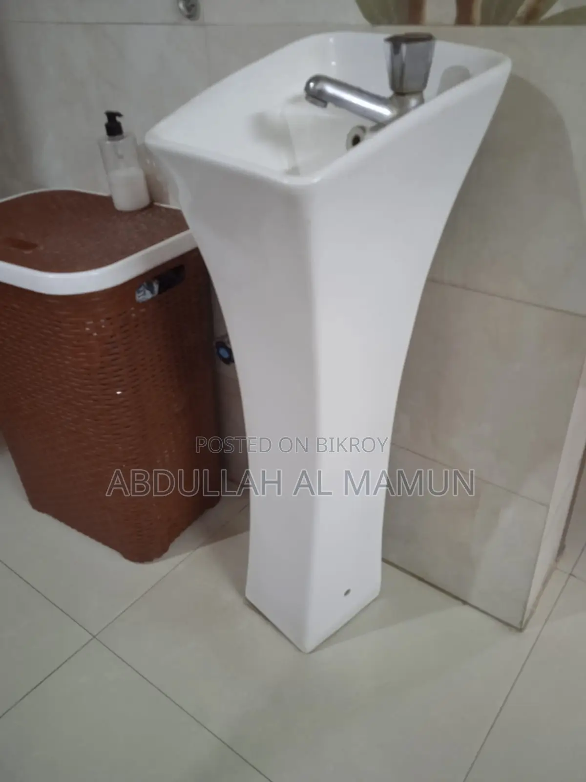 Floor-Standing One-Piece Pedestal Wash Basin
