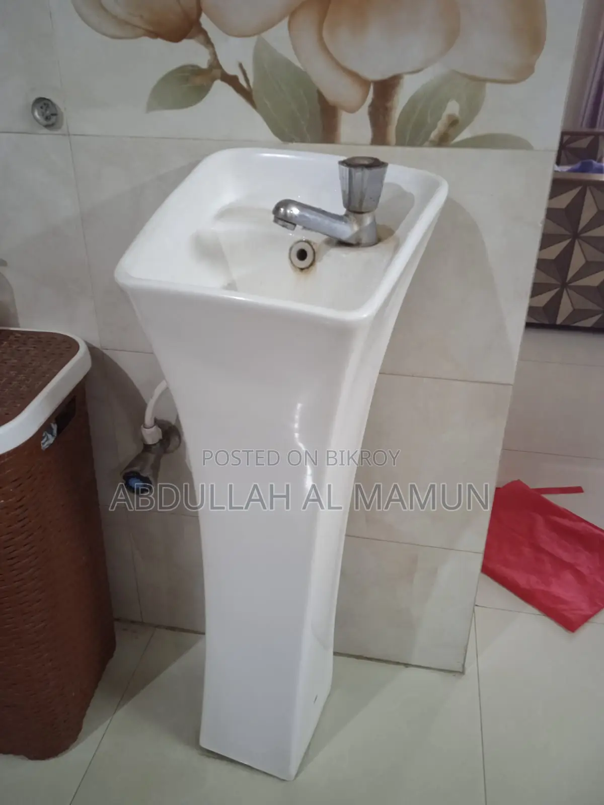 Floor-Standing One-Piece Pedestal Wash Basin