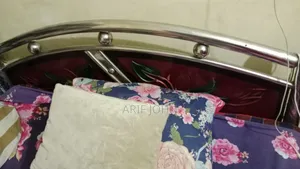 ব্যবহৃত স্টিলের বিছানা
