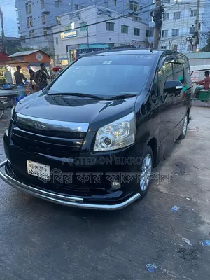 Toyota Noah 2009 Gray